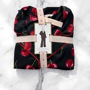 VICTORIA'S SECRET
Glazed Satin Long Pajama Set